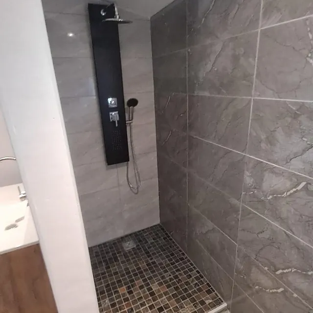revêtements de murs de salle de bain